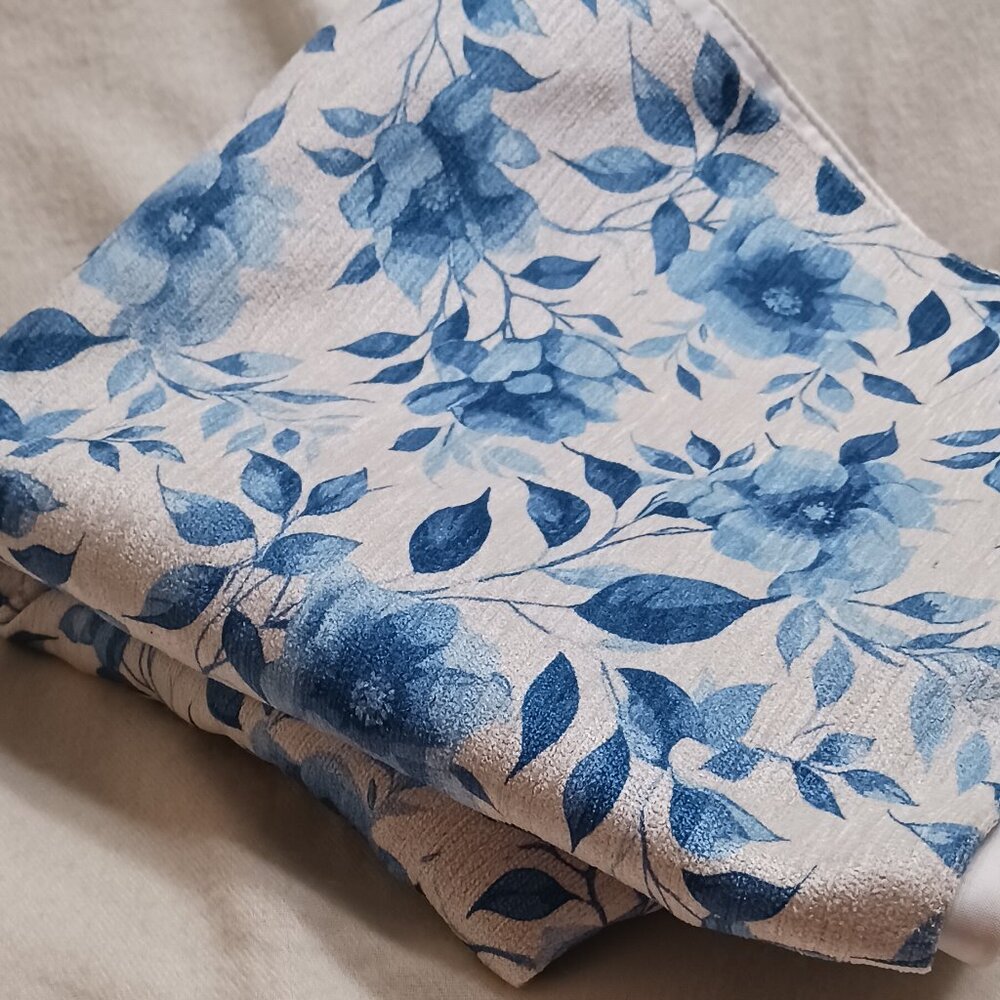 New Without Tags, Never Used Excellent Condition Blue Flower Table Runner 90x18